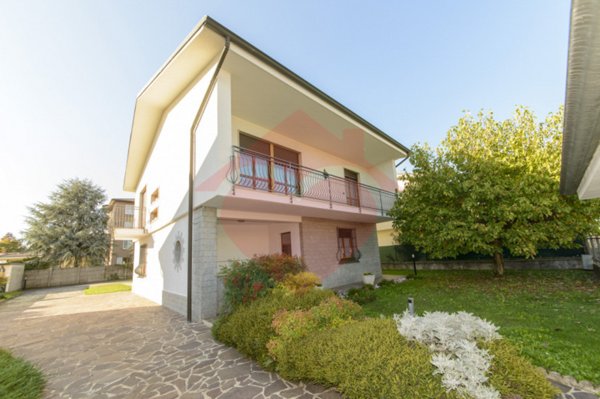 casa indipendente in vendita a Roncello