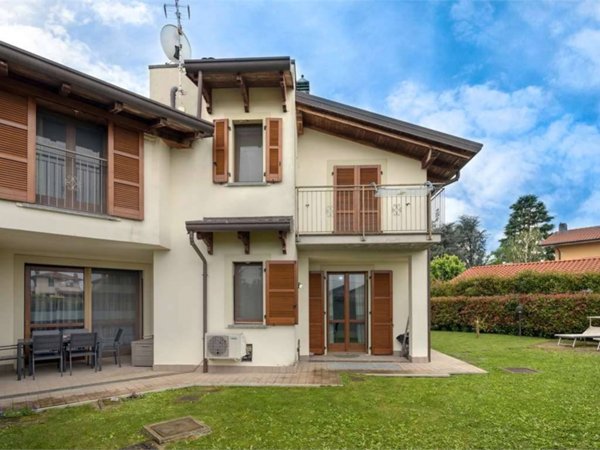 casa indipendente in vendita a Roncello