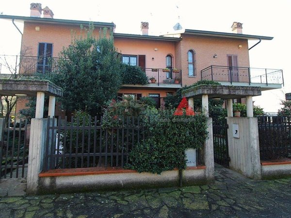 casa indipendente in vendita a Roncello
