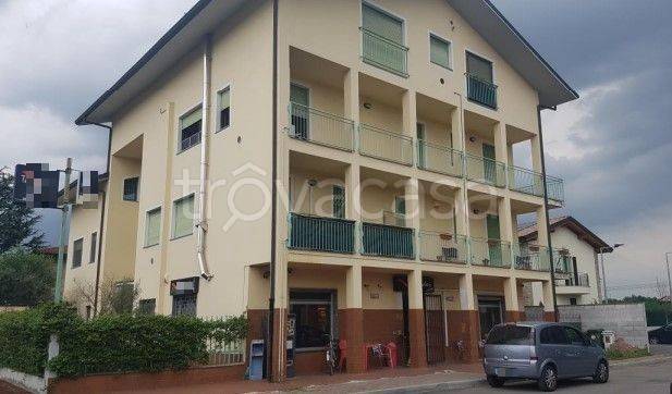 negozio in vendita a Roncello