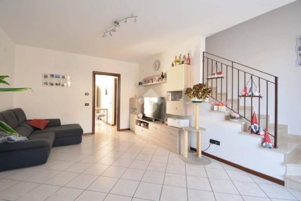 casa indipendente in vendita a Roncello