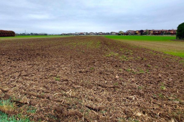 terreno edificabile in vendita a Roncello