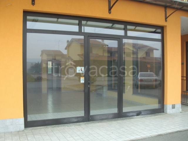 negozio in vendita a Roncello