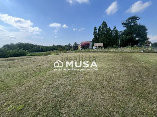 terreno edificabile in vendita a Roncello