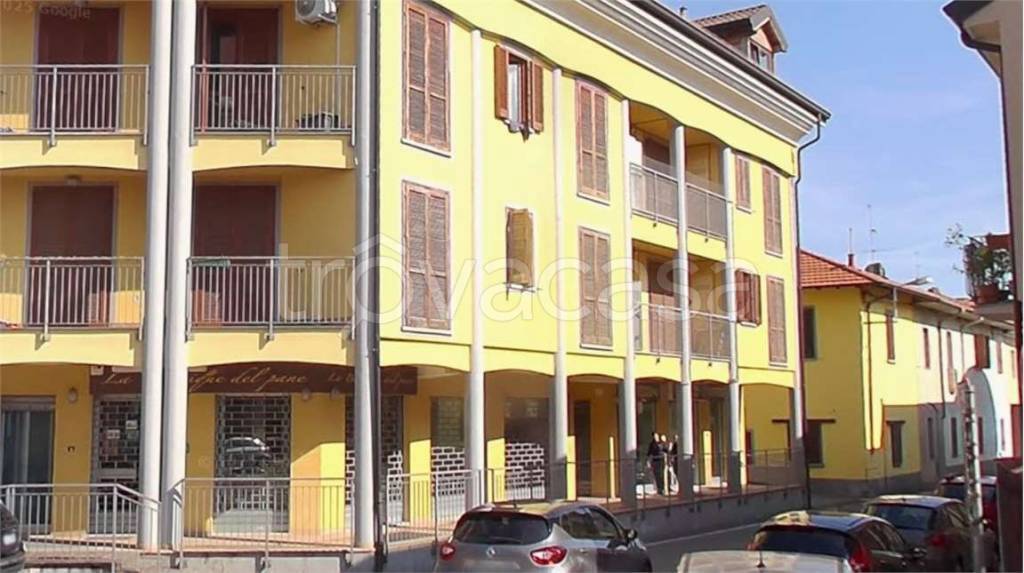 negozio in vendita a Roncello