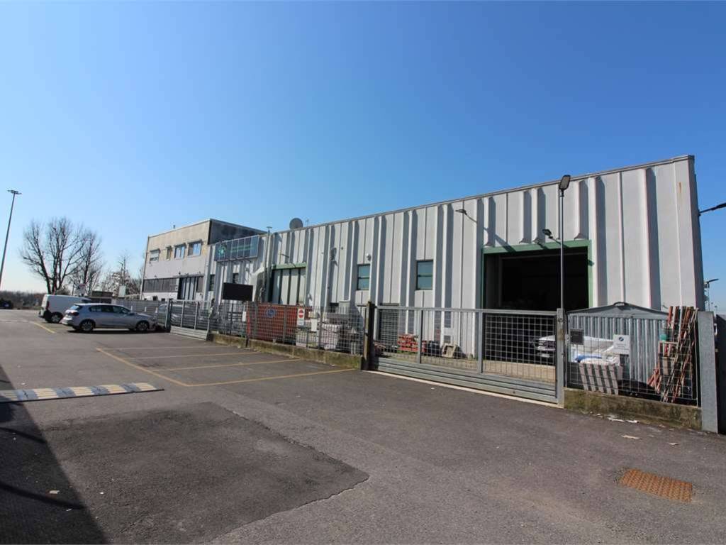 locale commerciale in vendita a Roncello