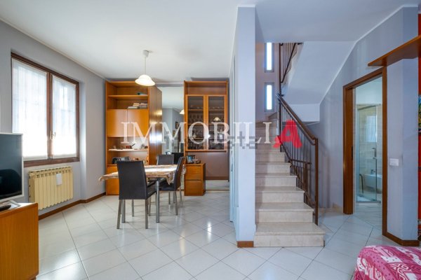 casa indipendente in vendita a Roncello