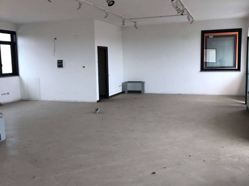 ufficio in vendita a Roncello