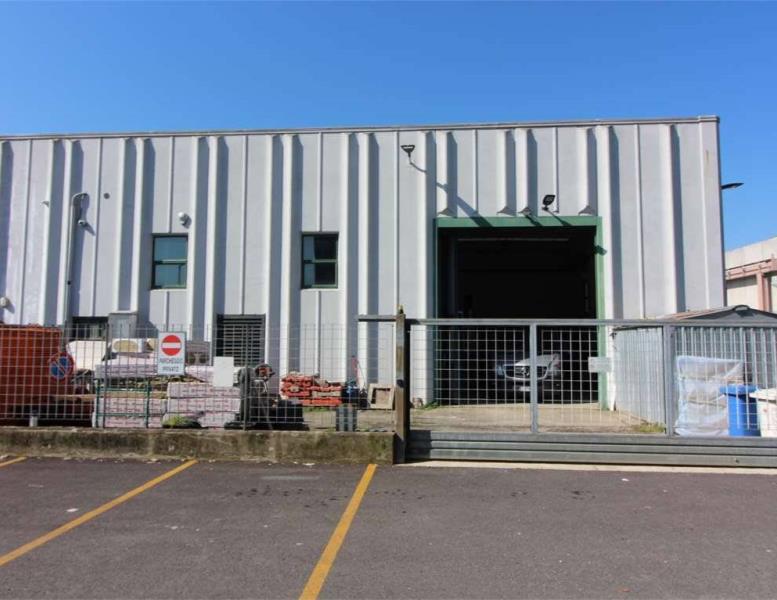 locale commerciale in vendita a Roncello