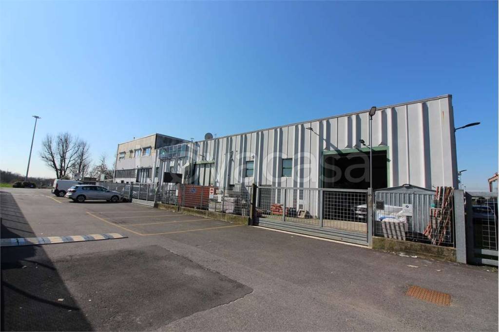 locale commerciale in vendita a Roncello