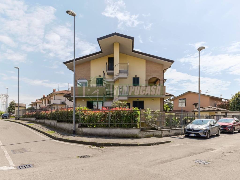 appartamento in vendita a Roncello