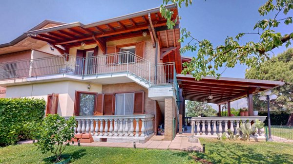 casa indipendente in vendita a Roncello