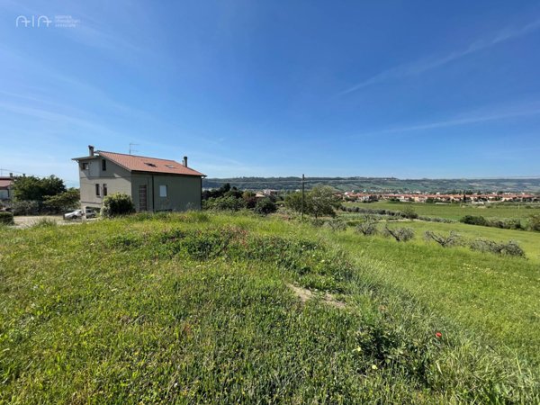 terreno edificabile in vendita ad Altidona in zona Marina di Altidona