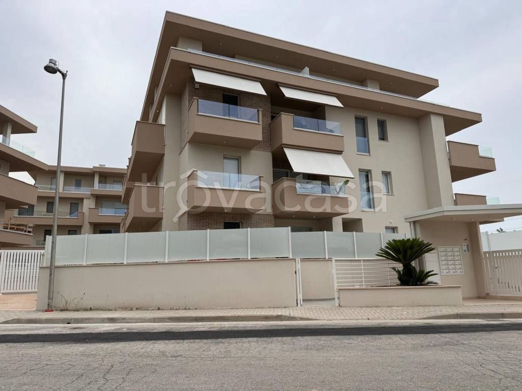 appartamento in vendita ad Altidona in zona Marina di Altidona