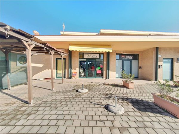 negozio in vendita ad Altidona in zona Marina di Altidona