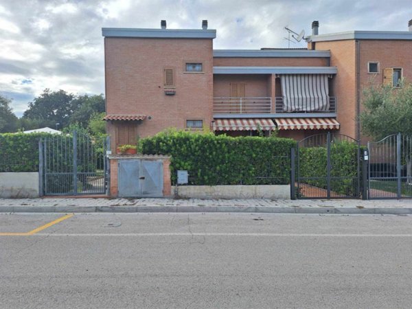 appartamento in vendita ad Altidona in zona Marina di Altidona