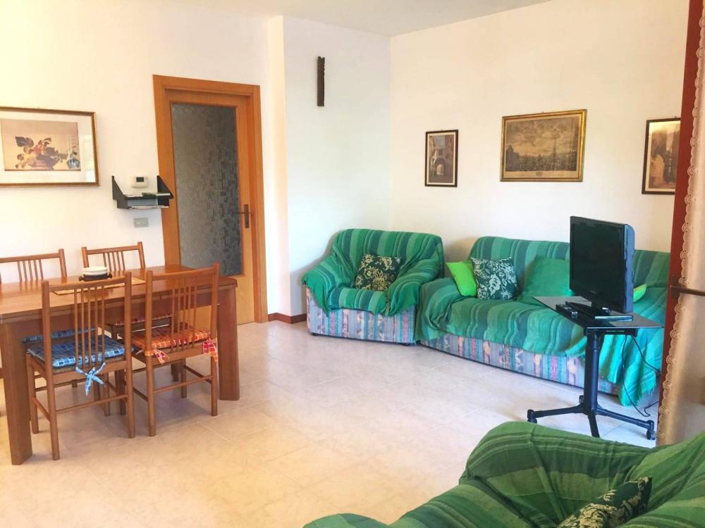 appartamento in vendita ad Altidona in zona Marina di Altidona