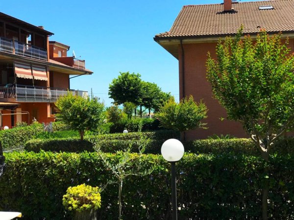 appartamento in vendita ad Altidona in zona Marina di Altidona