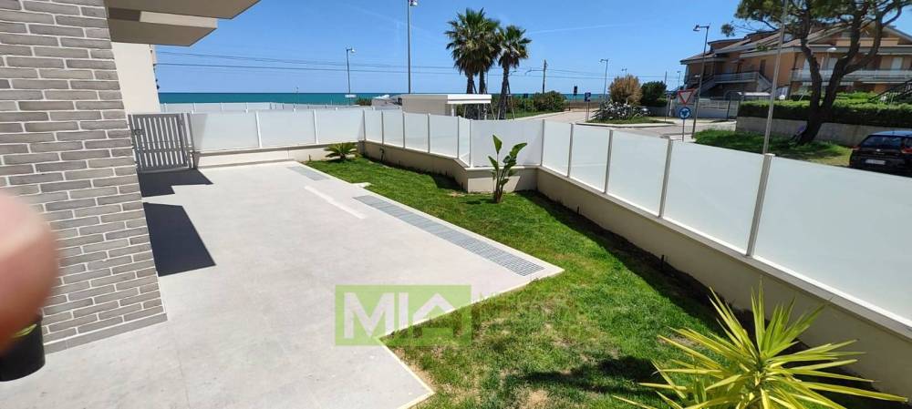 appartamento in vendita ad Altidona in zona Marina di Altidona