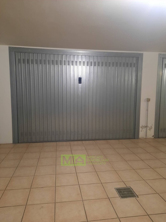 locale di sgombero in vendita ad Altidona in zona Marina di Altidona