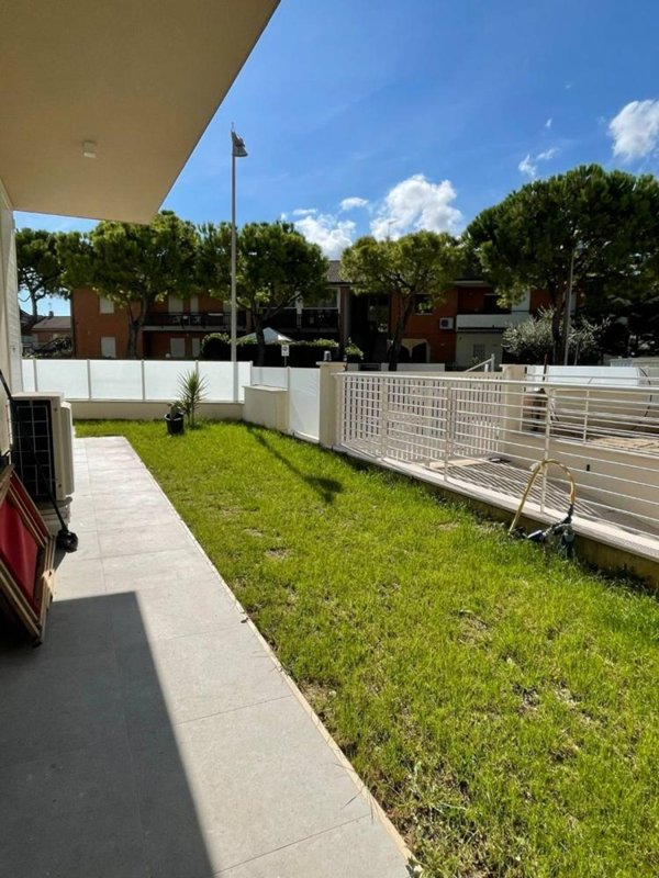 appartamento in vendita ad Altidona in zona Marina di Altidona