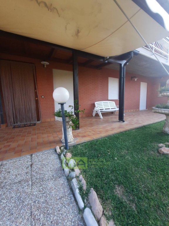appartamento in vendita ad Altidona in zona Marina di Altidona