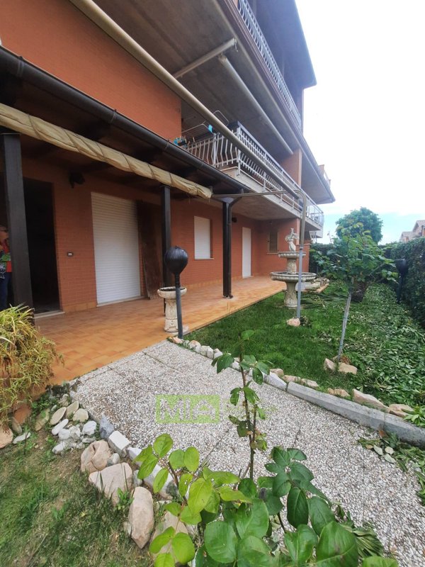 appartamento in vendita ad Altidona in zona Marina di Altidona