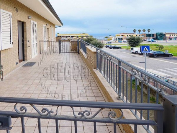appartamento in vendita ad Altidona in zona Marina di Altidona