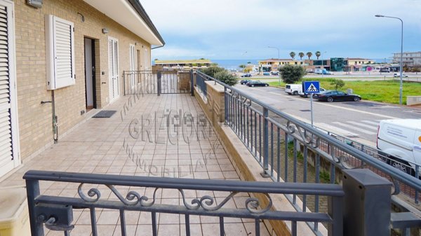 appartamento in vendita ad Altidona in zona Marina di Altidona