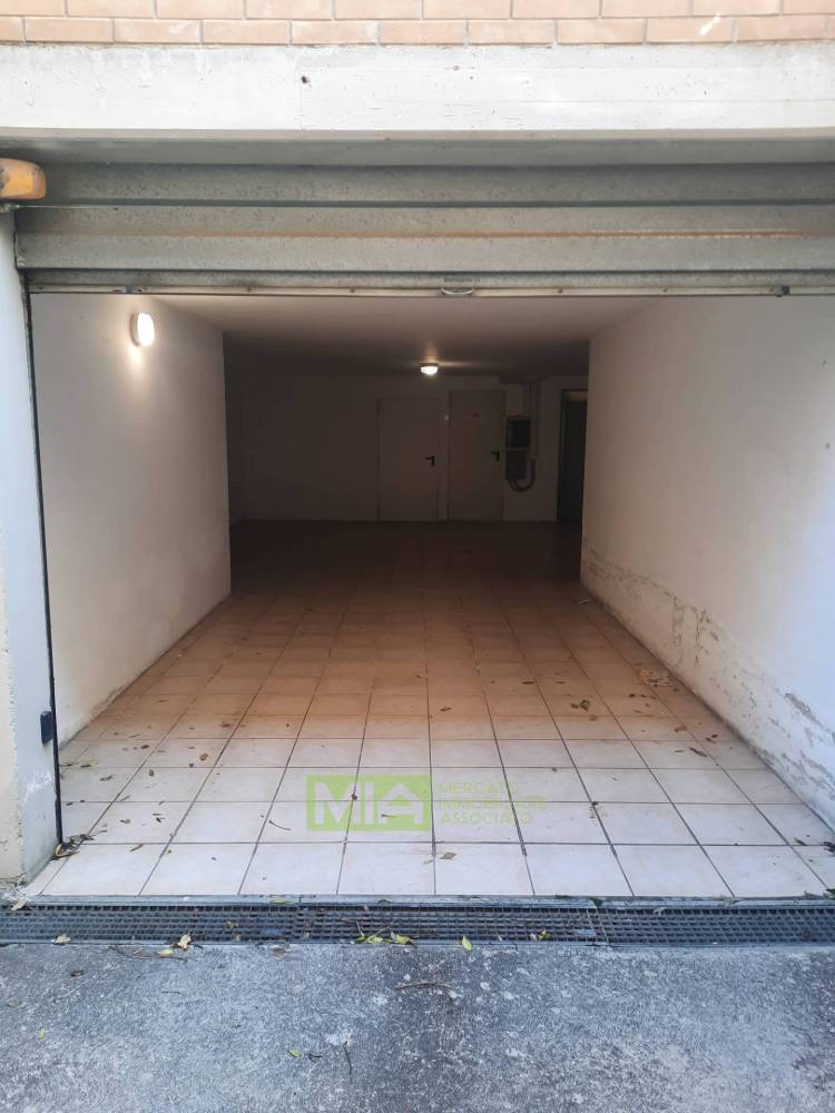 locale di sgombero in vendita ad Altidona in zona Marina di Altidona