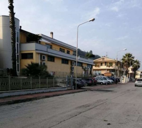 locale di sgombero in vendita ad Altidona in zona Marina di Altidona