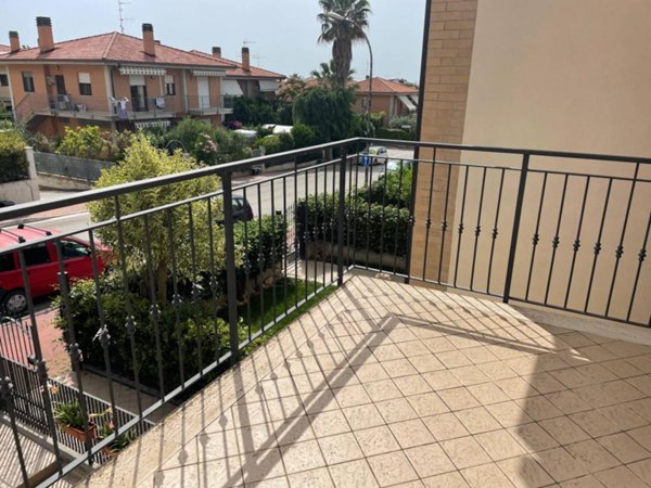 appartamento in vendita ad Altidona in zona Marina di Altidona