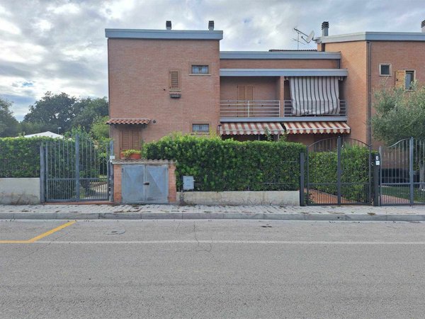 appartamento in vendita ad Altidona in zona Marina di Altidona