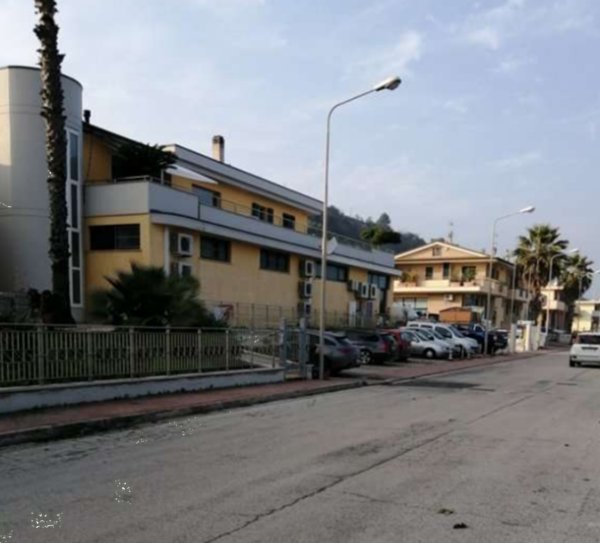 locale di sgombero in vendita ad Altidona in zona Marina di Altidona