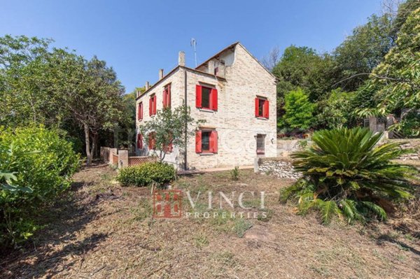 casa indipendente in vendita ad Altidona in zona Marina di Altidona