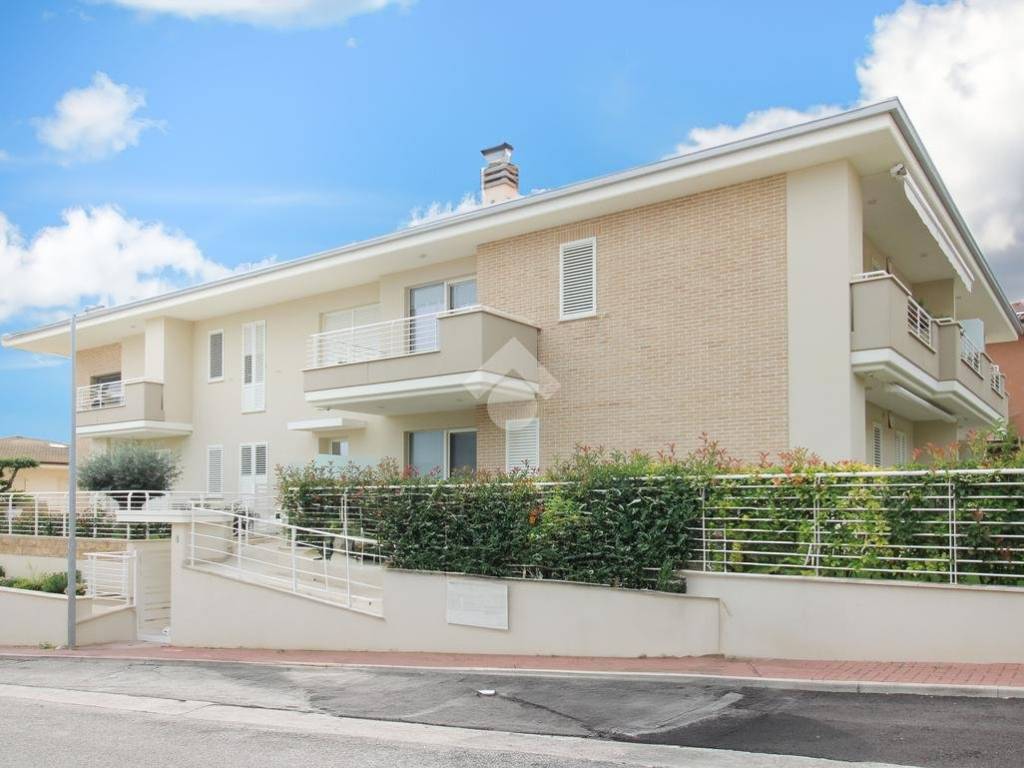 appartamento in vendita ad Altidona in zona Marina di Altidona