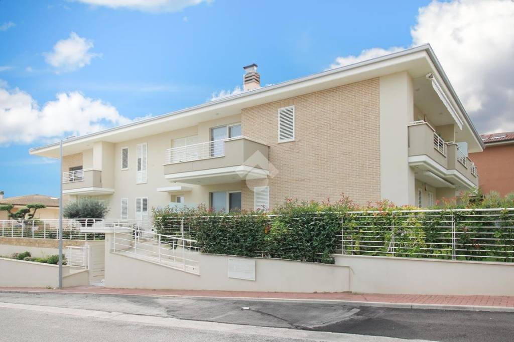 appartamento in vendita ad Altidona in zona Marina di Altidona
