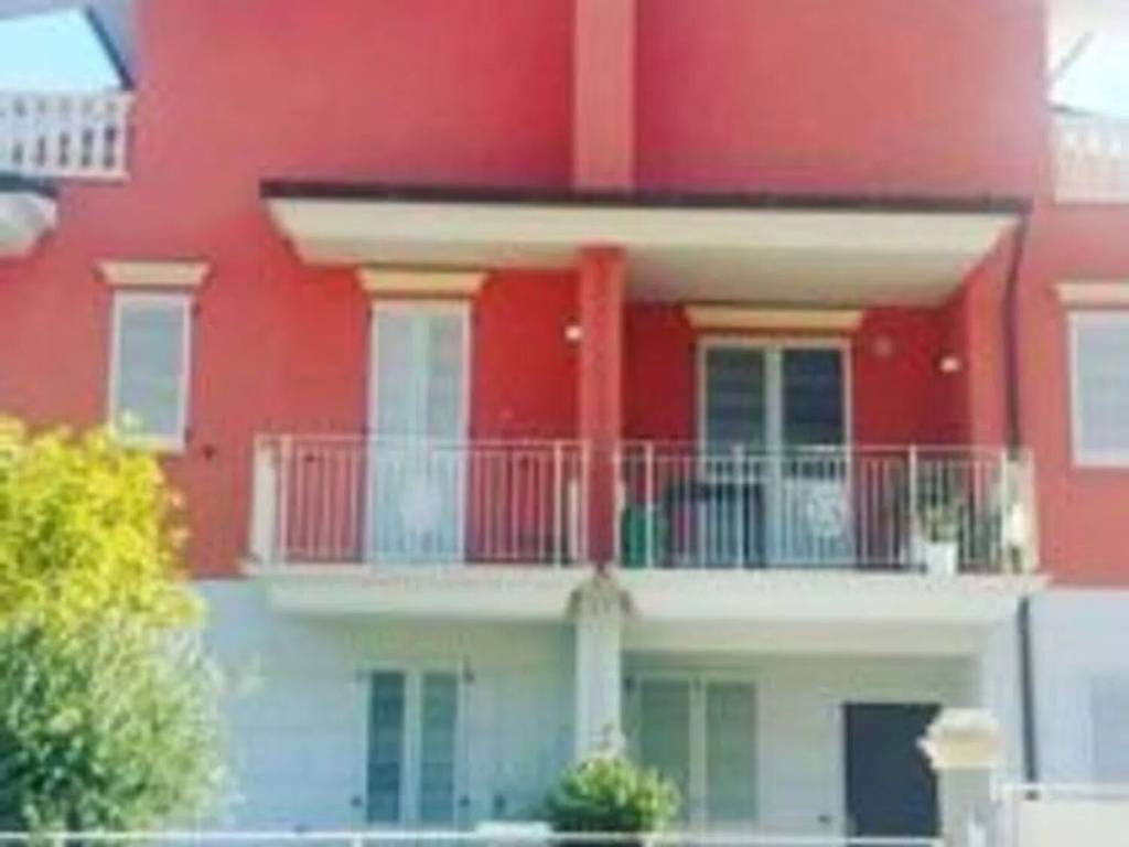 appartamento in vendita ad Altidona in zona Marina di Altidona