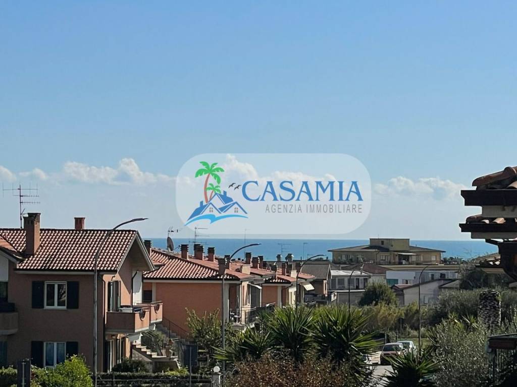 appartamento in vendita ad Altidona in zona Marina di Altidona