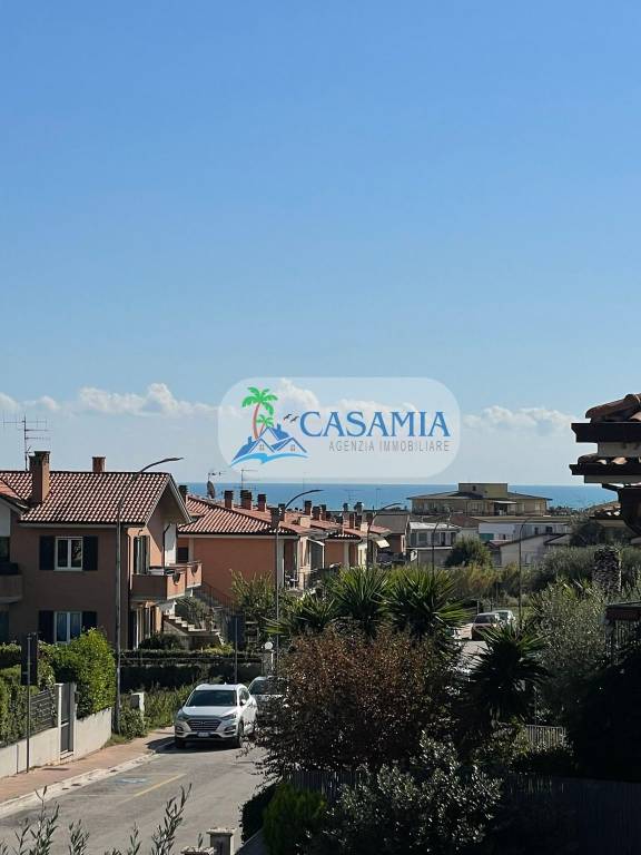 appartamento in vendita ad Altidona in zona Marina di Altidona