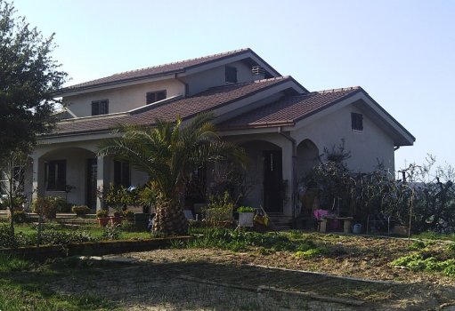 casa indipendente in vendita ad Altidona