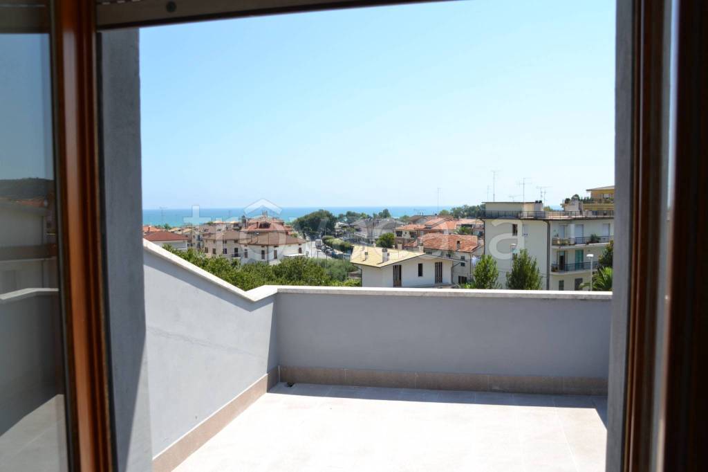 appartamento in vendita ad Altidona in zona Marina di Altidona