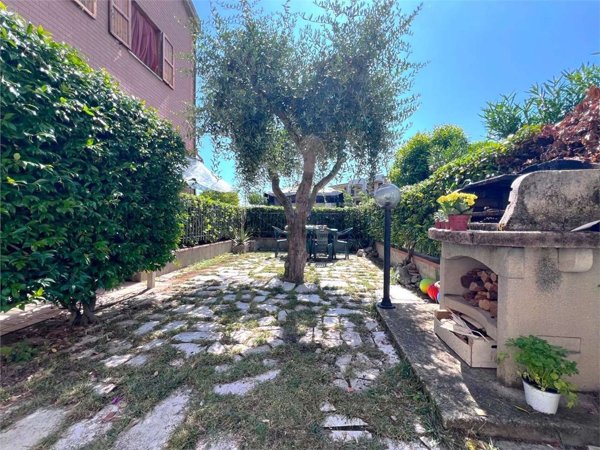 appartamento in vendita ad Altidona in zona Marina di Altidona