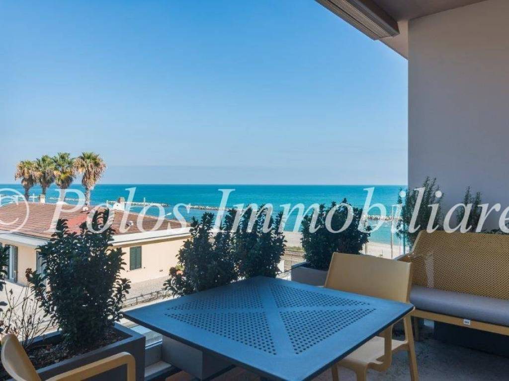 appartamento in vendita ad Altidona in zona Marina di Altidona