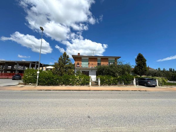 casa indipendente in vendita ad Altidona in zona Marina di Altidona