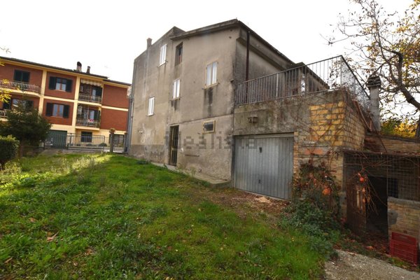 casa indipendente in vendita ad Altidona