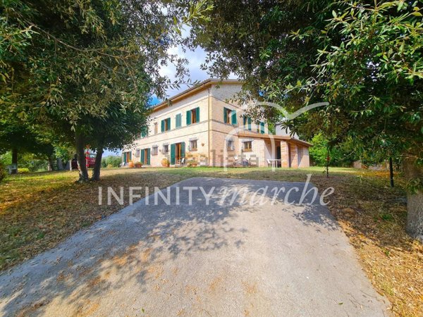 casale in vendita ad Altidona in zona Marina di Altidona