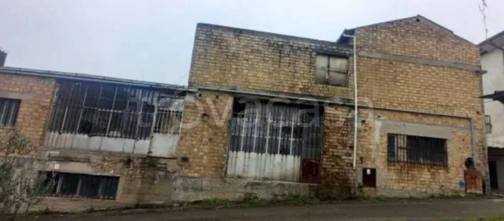 negozio in vendita ad Altidona in zona Marina di Altidona