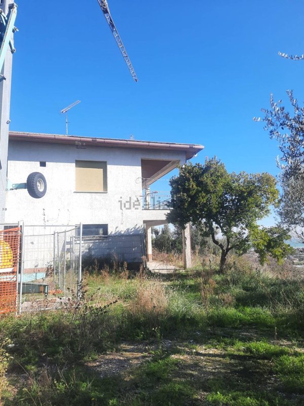 esavano in vendita ad Altidona