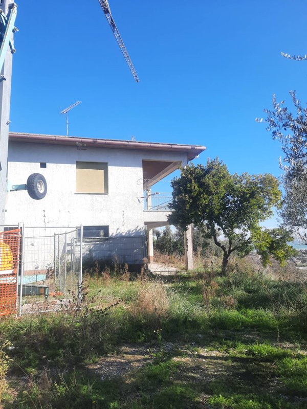 casa indipendente in vendita ad Altidona in zona Marina di Altidona